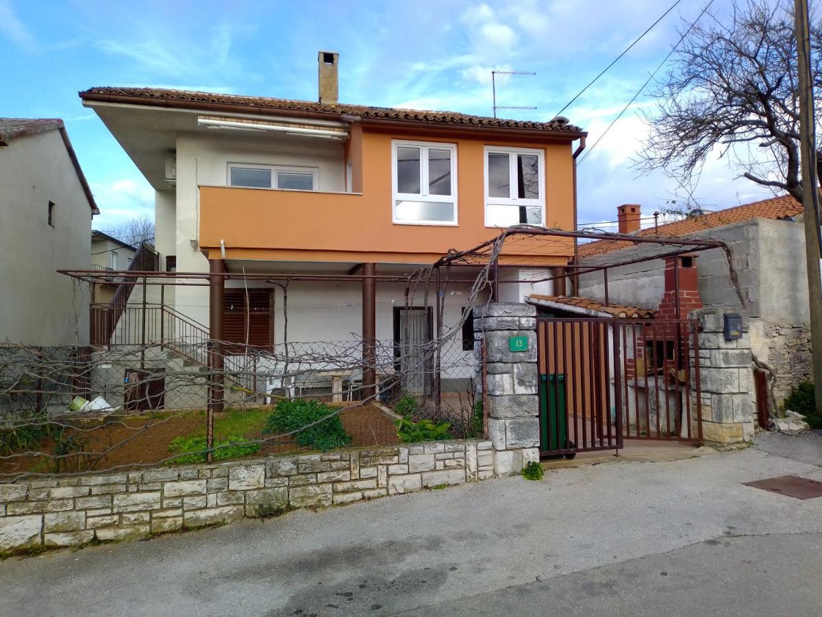 Mali Spas Pula Bagian luar foto