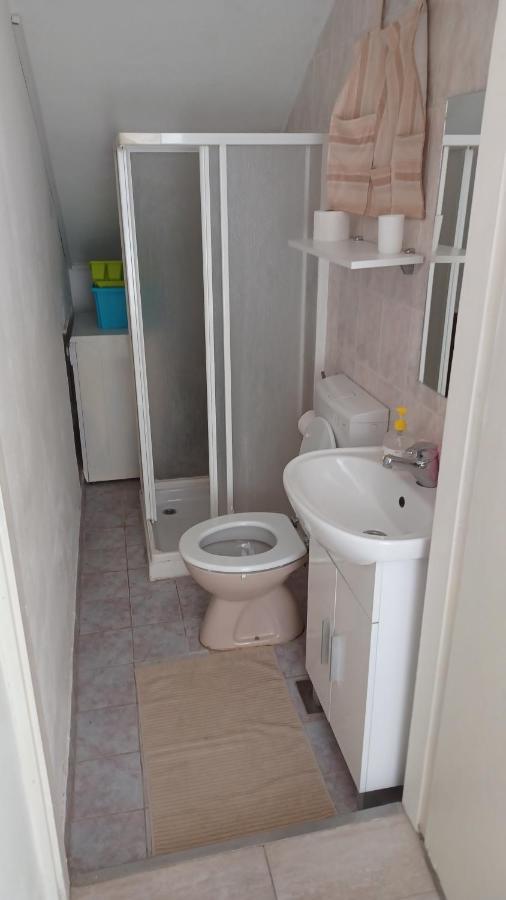 Mali Spas Pula Bagian luar foto