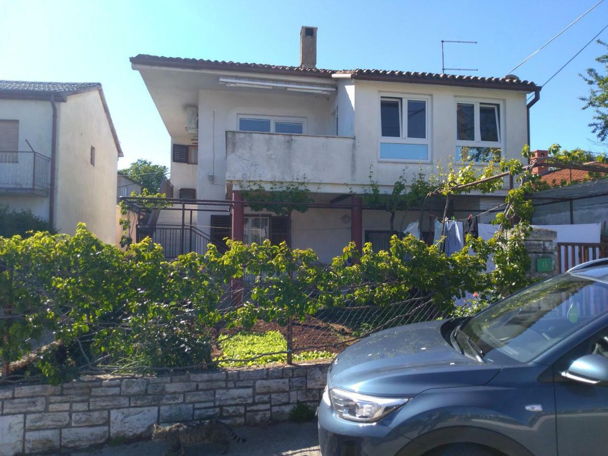 Mali Spas Pula Bagian luar foto